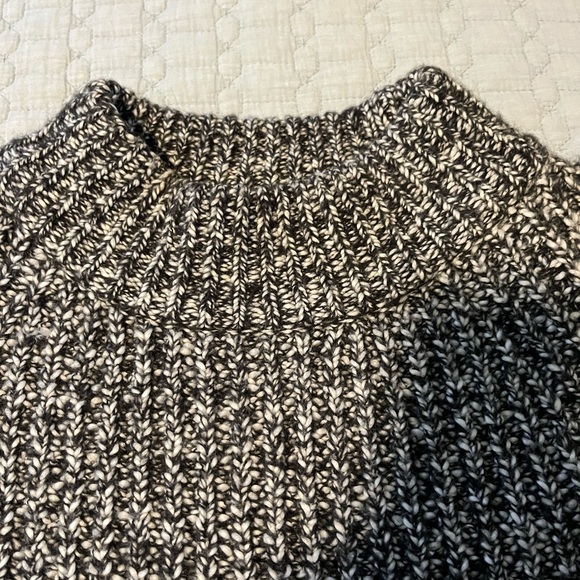 Universal Threads, Pullover Sweater Mock Turtleneck tweed cropped trend
Size S - Picture 3 of 9